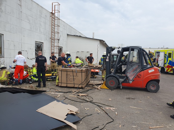 FW Bremerhaven: Feuerwehreinsätze in Bremerhaven