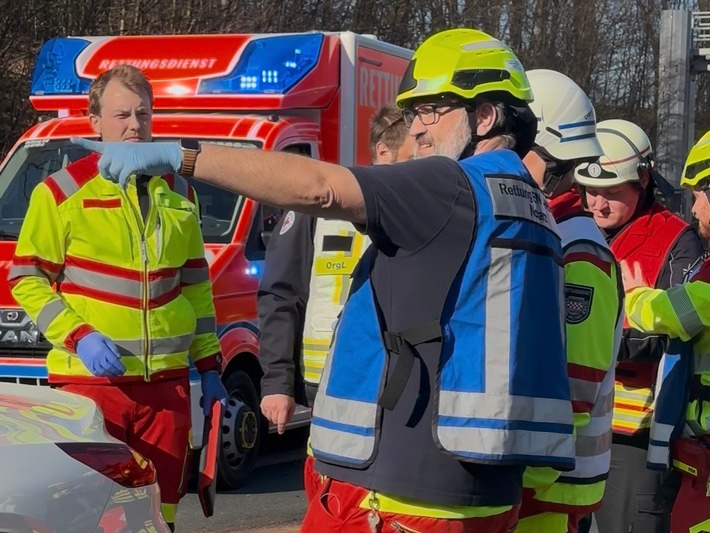 FW-EN: Schwerer Verkehrsunfall auf der BAB 43