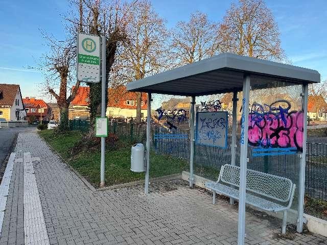 POL-GÖ: (400/2025) Erneute Graffiti-Schmierereien im Bereich der Grundschule Gieboldehausen - Polizei ermittelt und sucht Zeugen