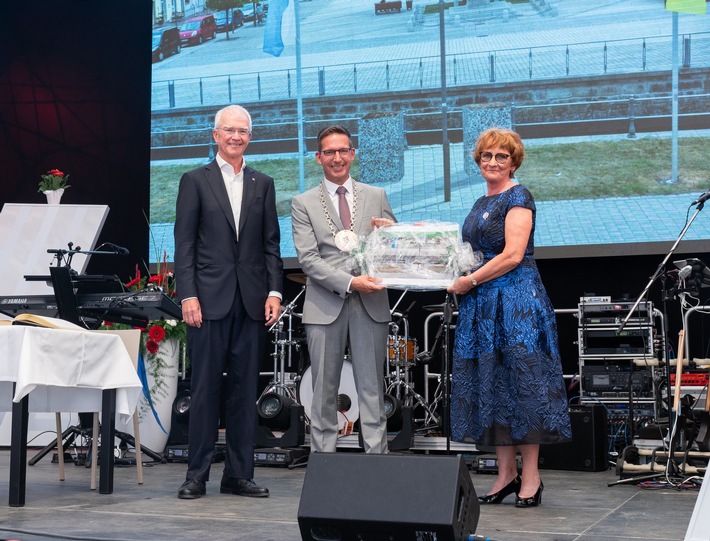 Dr. Dorothee und Dr. Heinrich Strunz zu Ehrenbürgern der Stadt Rehau ernannt