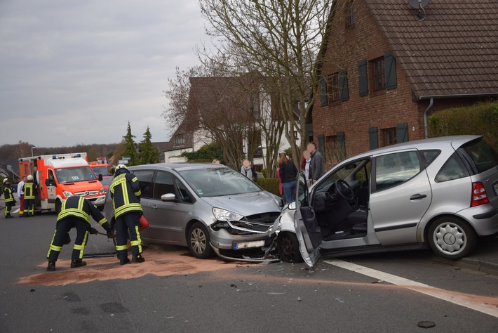 FW-MH: Drei Paralleleinsätze für die Feuerwehr.