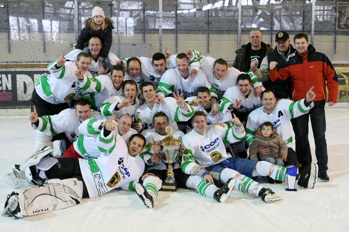 POL-F: 100309 - 317 Frankfurt Green Lions: Polizisten jagen den Puck und ermitteln den Deutschen Meister 2010