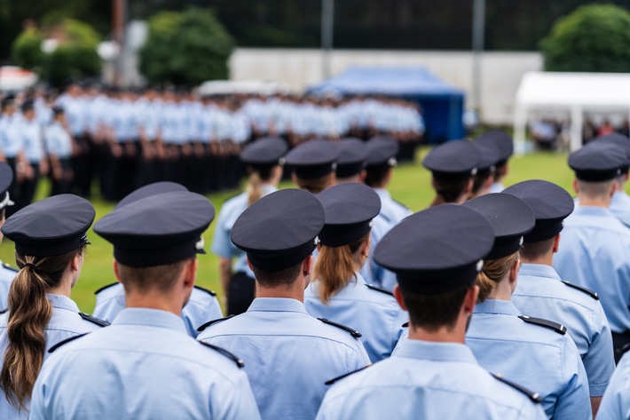 BPOL-AKAD: Lübeck - 28. August 2025 Abschluss und Aufbruch: 79. Studienjahrgang der Bundespolizei startet in den Einsatzalltag