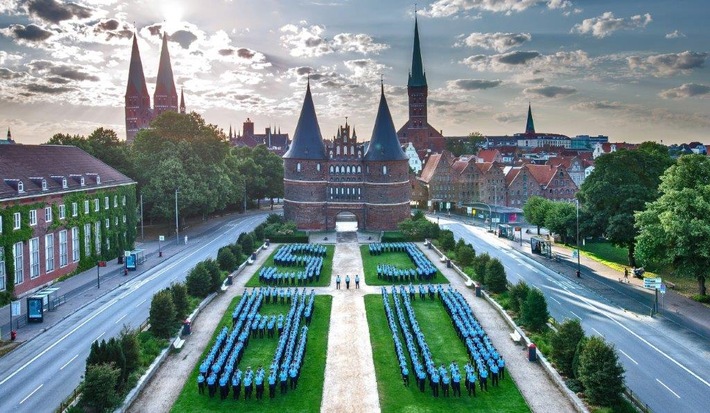 BPOL-AKAD: Presseeinladung: Knapp 700 neue Polizeivollzugsbeamtinnen und -beamte: Bundespolizei verabschiedet 80. Studienjahrgang am 27. August 2026