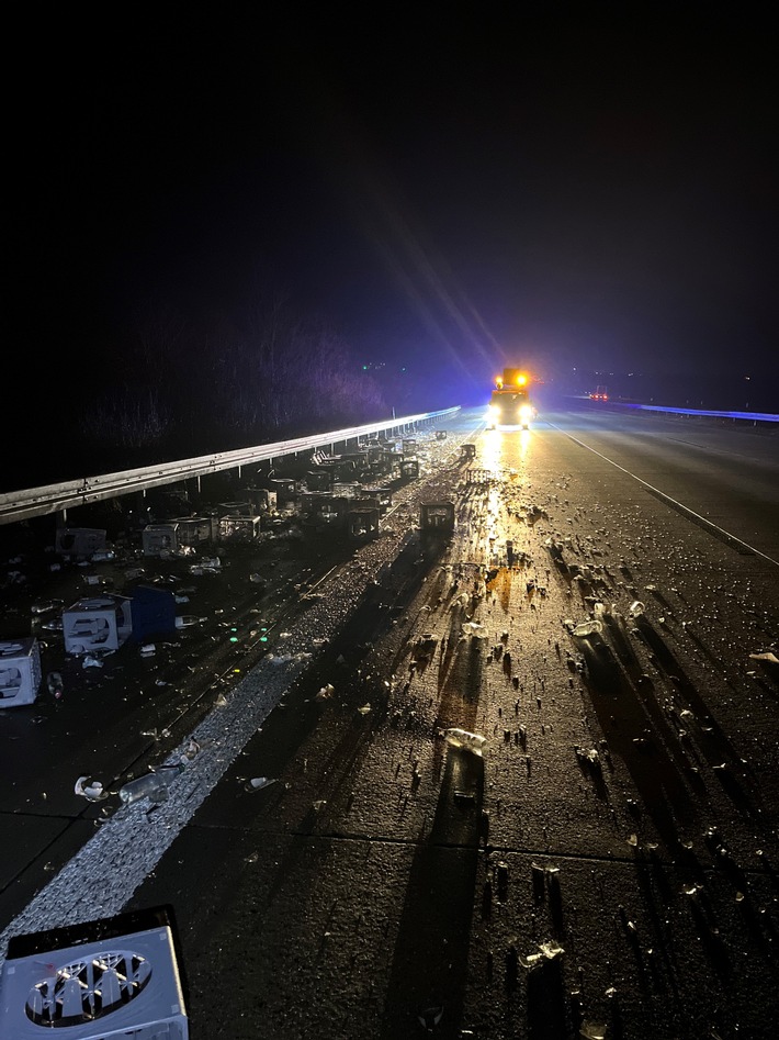 API-TH: Tierausweichmanöver führt zu Lkw-Unfall auf der A9