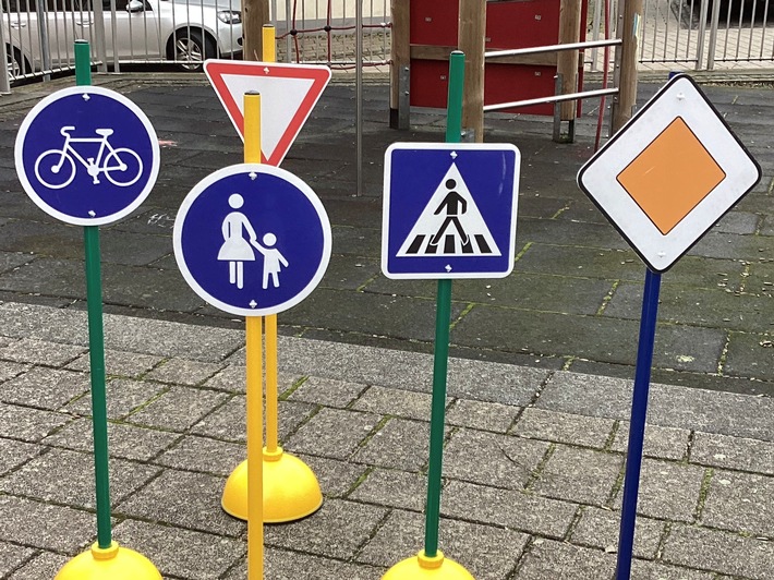 POL-PDTR: Spielend Verkehrsregeln lernen - "Tabaluga-Mobil" erstmalig im Einsatz