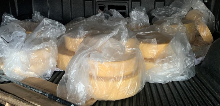 HZA-SI: Käseschmuggel Zoll entdeckt bei Kontrolle jede Menge Käse aus der Schweiz
