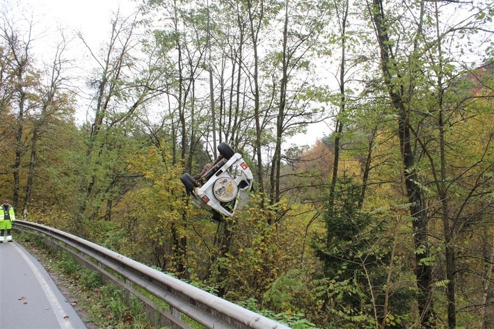 POL-PDLD: Wernersberg - PKW auf der B 48 verunglückt