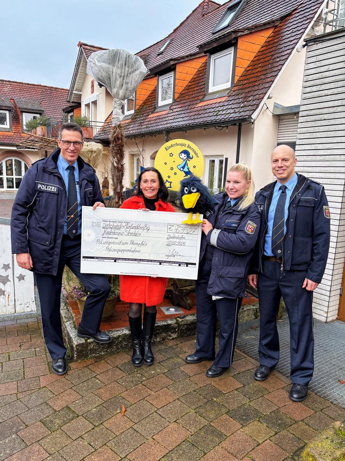 POL-PPRP: Polizeihund "Wuschel" im Einsatz für den guten Zweck - Polizeipuppenbühne sammelt 635 Euro für Kinderhospiz Sterntaler
