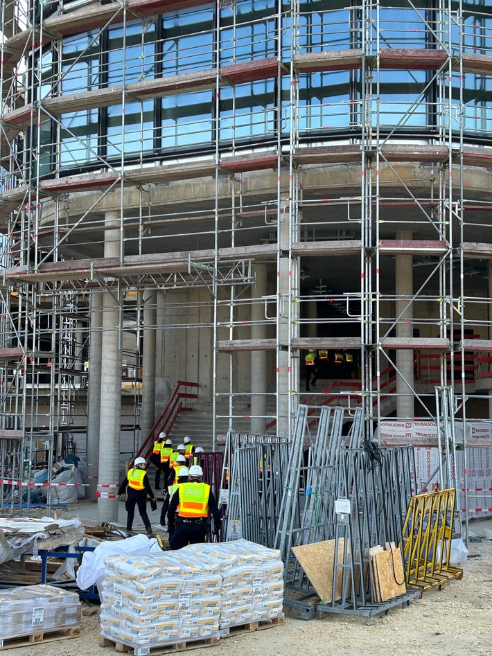 HZA-UL: Zoll überprüft Arbeiter auf Großbaustelle in Oberkochen