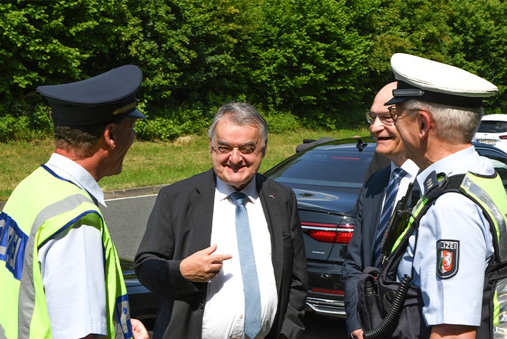 POL-ST: Kreis Steinfurt, Innenminister Herbert Reul besucht Verkehrskontrolle der Kreispolizeibehörde Steinfurt