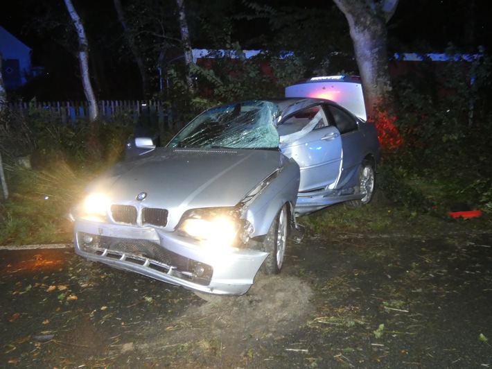 POL-CUX: Verkehrsunfall in Wremen - drei Personen leicht verletzt (Lichtbild in der Anlage)