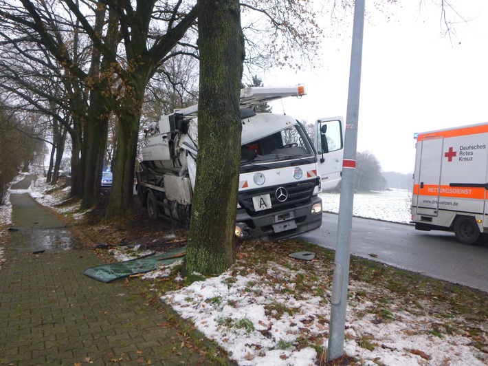 POL-LG: ++ "kurios" - Lkw verunfallt an gleicher Stelle - gegen Leitplanke und Bäum gefahren ++ Auseinandersetzung - Polizei erwischt fliehenden Täter ++ Vortäuschen einer Freundschaft - Geldbörse entwendet