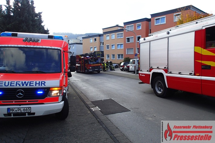 FW-PL: OT-Holthausen und Stadtmitte. Überraschender Besuch der Feuerwehr für Mieterin in der Dürerstraße und ausgelöster Brandmelder in Industriebetrieb.