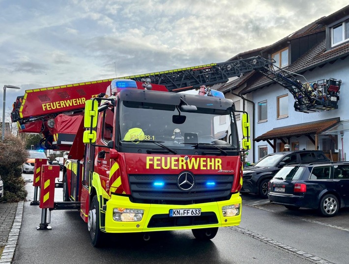FW Reichenau: Person aus 1. Obergeschoß gerettet, Reichenau-Lindenbühl, 23.02.2026