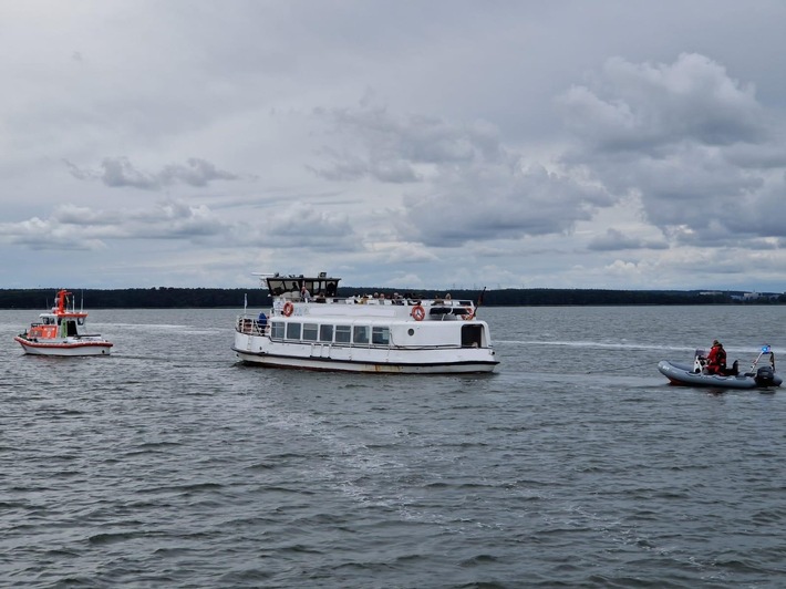 LWSPA M-V: Seenotretter bringen Fahrgastschiff mit Maschinenschaden sicher in den Hafen