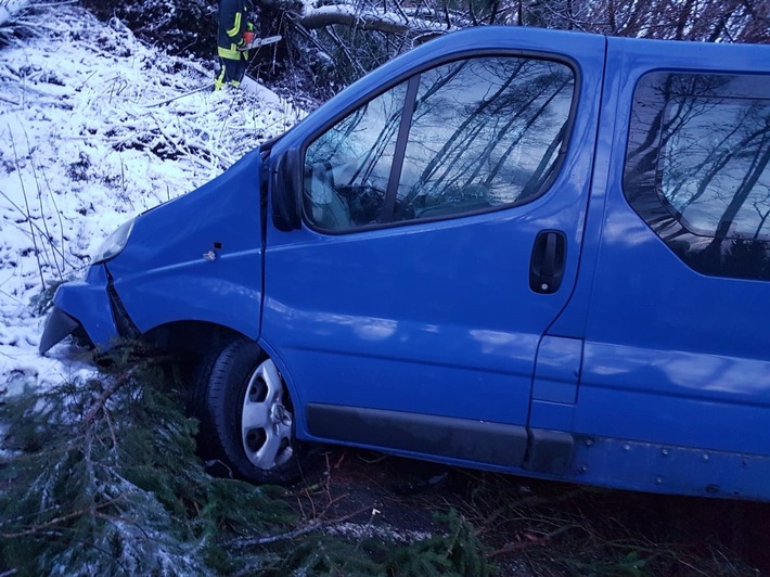 FW Borgentreich: Unfall eines PKW im Bühne L838