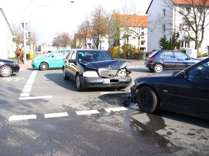 POL-STH: 9 000 EUR Schaden durch Vorfahrtmißachtung