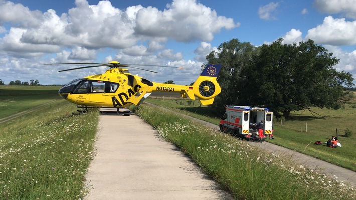 &quot;Christoph 19&quot; fliegt 40.000. Rettungseinsatz / Gemeinnützige ADAC Luftrettung seit 1983 in Uelzen stationiert / &quot;Jubiläumseinsatz&quot; an der Elbe nach Zwischenfall mit Kuh / Jährlich rund 1400 Notfälle