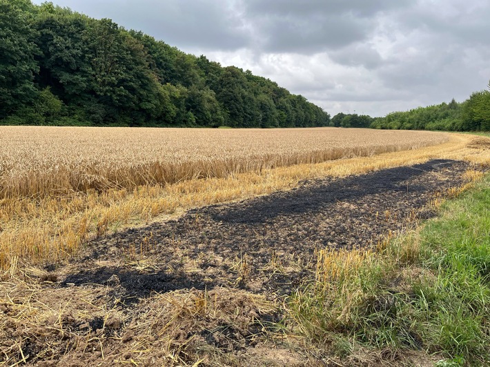 POL-NE: Ermittler suchen Zeugen nach Brand auf Feld