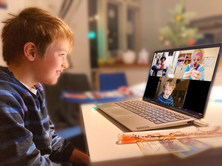 Verabredung mit dem Lachen / Kinder in Quarantäne bekommen per Zoom Besuch von den ROTE NASEN Santa Clowns