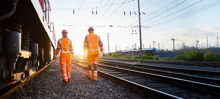 Mobilität neu denken: Die Menschen hinter der Verkehrsverlagerung / In einem angespannten Energie-, Kosten- und Klimaschutzumfeld gewinnt der Güterverkehr auf der Schiene weiter an Bedeutung