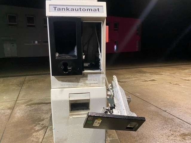 POL-NI: Tankautomat gesprengt