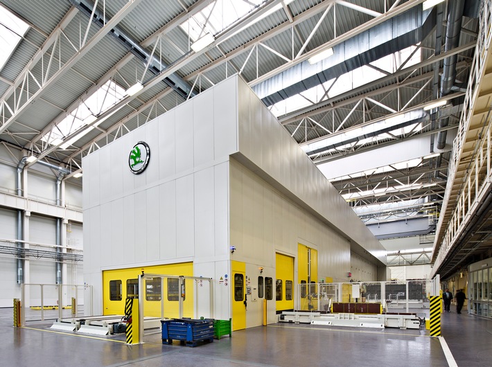 SKODA nimmt energieeffiziente Pressenstraße in Betrieb (BILD)