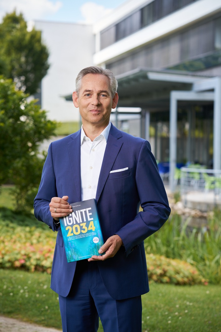 NTT DATA Business Solutions veröffentlicht visionäres Buch "IGNITE.2034"