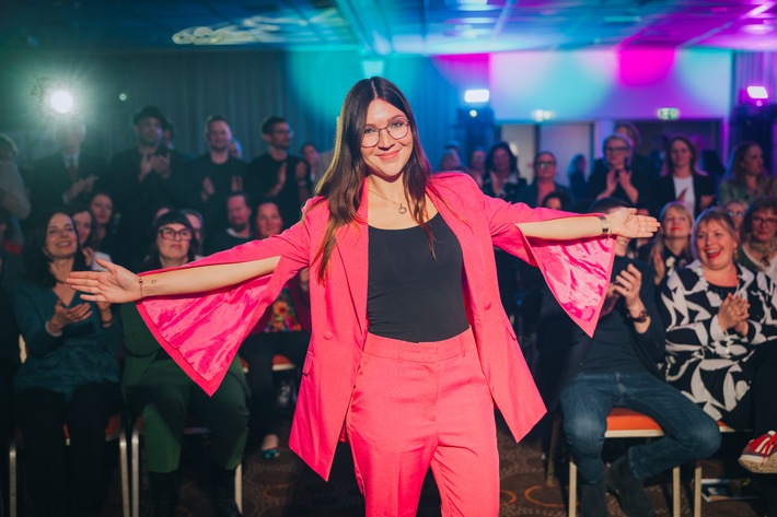 Erfolgreich beim ersten Launch: Julia Trost erklärt, wie Selbstständige ihre ersten Kunden gewinnen