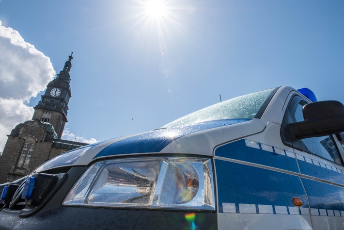 BPOL-HH: Videoaufnahmen im Gleisbereich führen zur Festnahme eines per Haftbefehl gesuchten Hamburgers-Festnahme durch Bundespolizei im Bahnhof Hamburg-Rahlstedt-