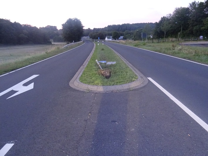 POL-PDWIL: Verkehrsunfallflucht auf der B 421, Höhe Industriegebiet Mehren