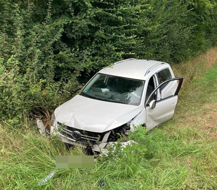 POL-HX: Tödlicher Verkehrsunfall auf der B252 bei Willebadessen - Polizei sucht Ersthelfer