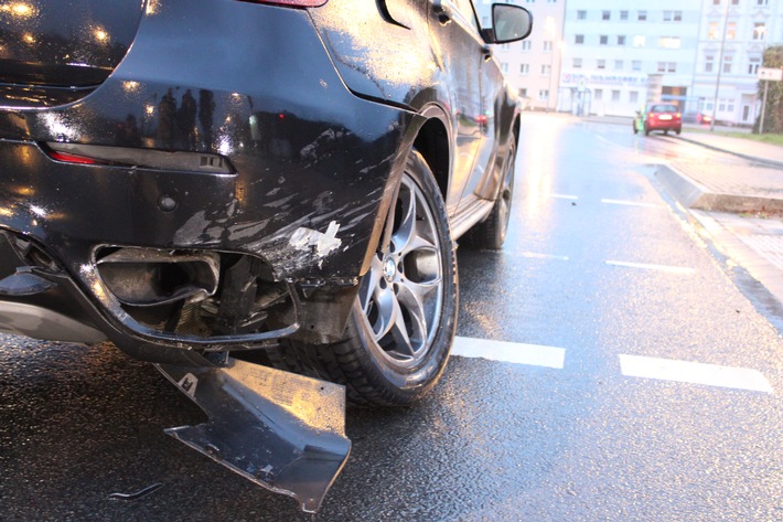 POL-HA: Zwei Leichtverletzte nach Verkehrsunfall in Wehringhausen