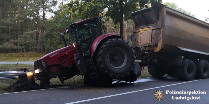 POL-LWL: Traktor kam von Fahrbahn ab