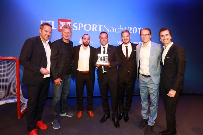 Die deutsche Eishockey-Nationalmannschaft ist "LICHTGESTALT Sport 2018" - Effenberg als Laudator bei ETL EXPRESS SPORTNacht