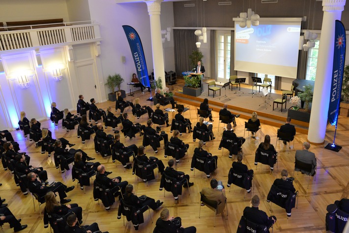 POL-AK NI: Bachelorabschluss an der Polizeiakademie Niedersachsen / Über 700 Absolventinnen und Absolventen verabschiedet