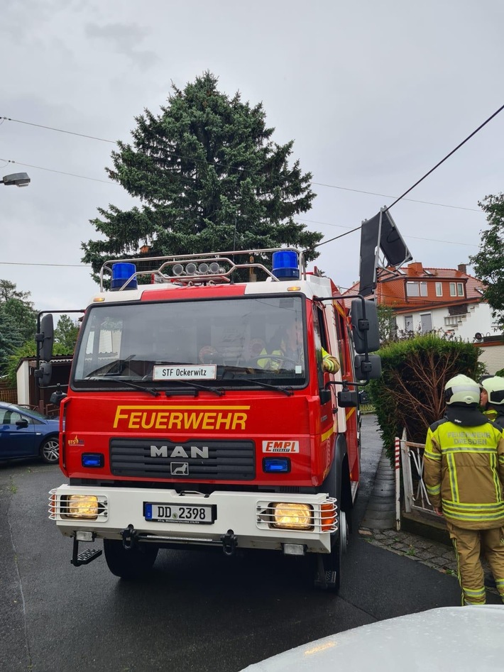 FW Dresden: Gewitter mit Sturmböen sorgt am späten Samstagnachmittag für mehrere Feuerwehreinsätze