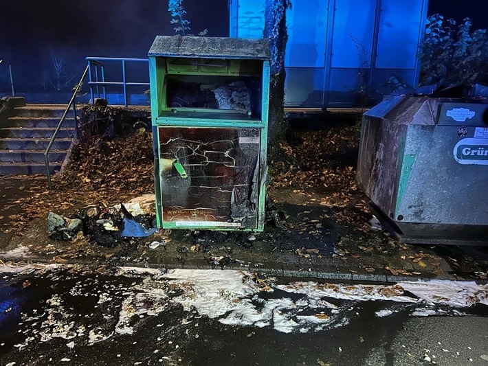 POL-PDWIL: Brand eines Altkleidercontainers in Briedel