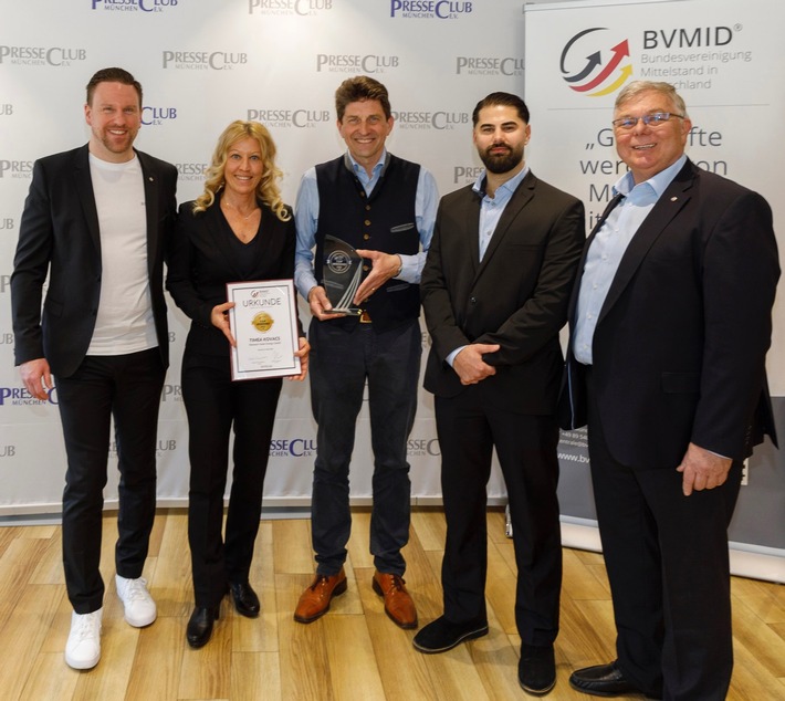 v.l.: Stefan Bronder (Vorstand BVMID), Timea Kovacs, Jürgen Vießmann, Kaan Eroglu (Westech-Solar Energy GmbH), Kajetan Brandstätter (Präsident BVMID) / Weiterer Text über ots und www.presseportal.de/nr/172454 / Die Verwendung dieses Bildes für redaktionelle Zwecke ist unter Beachtung aller mitgeteilten Nutzungsbedingungen zulässig und dann auch honorarfrei. Veröffentlichung ausschließlich mit Bildrechte-Hinweis. v.l.: Stefan Bronder (Vorstand BVMID), Timea Kovacs, Jürgen Vießmann, Kaan Eroglu (Westech-Solar Energy GmbH), Kajetan Brandstätter (Präsident BVMID) / Weiterer Text über ots und www.presseportal.de/nr/172454 / Die Verwendung dieses Bildes für redaktionelle Zwecke ist unter Beachtung aller mitgeteilten Nutzungsbedingungen zulässig und dann auch honorarfrei. Veröffentlichung ausschließlich mit Bildrechte-Hinweis.