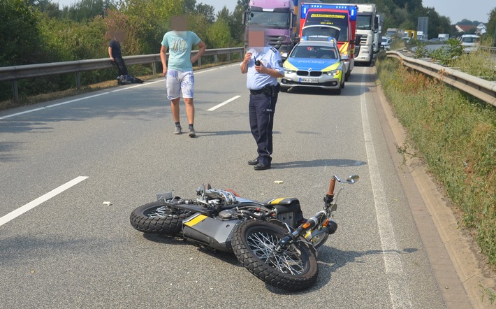 POL-HF: Zwei Motorräder stoßen zusammen -
Verursacher flüchtet von der Unfallstelle