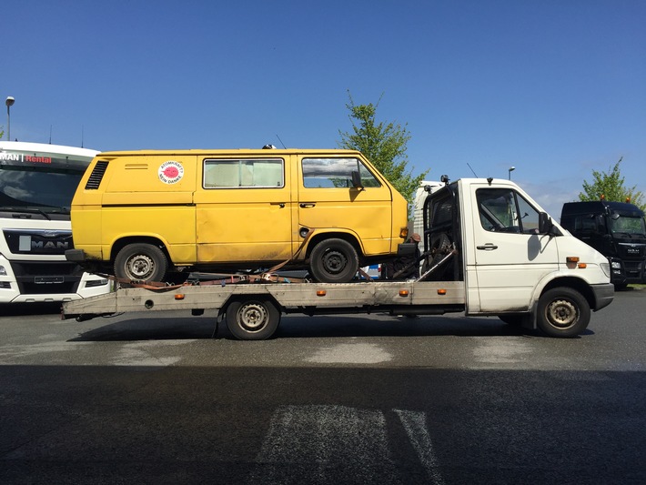 POL-SE: Quickborn, Albert-Einstein-Ring   /
Überladener Lkw mit unzureichender Ladungssicherung