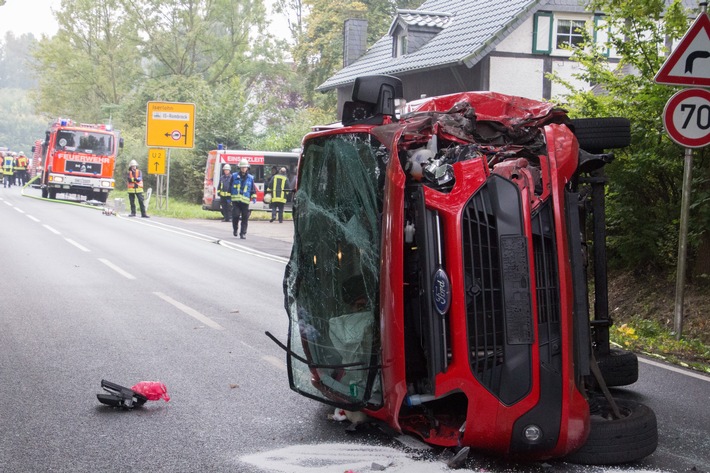 FW Menden: Schwerer Verkehrsunfall mit 5 Verletzten
