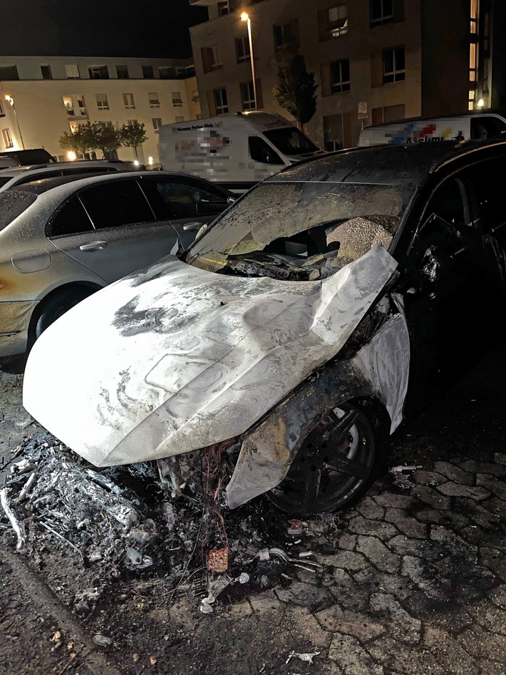 POL-ME: Autos in Brand: Polizei geht von Brandstiftung aus - 2509114