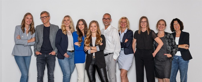 FARBE BLAU Team: Erfahrene Marketingstrategen und Digital Natives / Weiterer Text über ots und www.presseportal.de/nr/175929 / Die Verwendung dieses Bildes für redaktionelle Zwecke ist unter Beachtung aller mitgeteilten Nutzungsbedingungen zulässig und dann auch honorarfrei. Veröffentlichung ausschließlich mit Bildrechte-Hinweis.