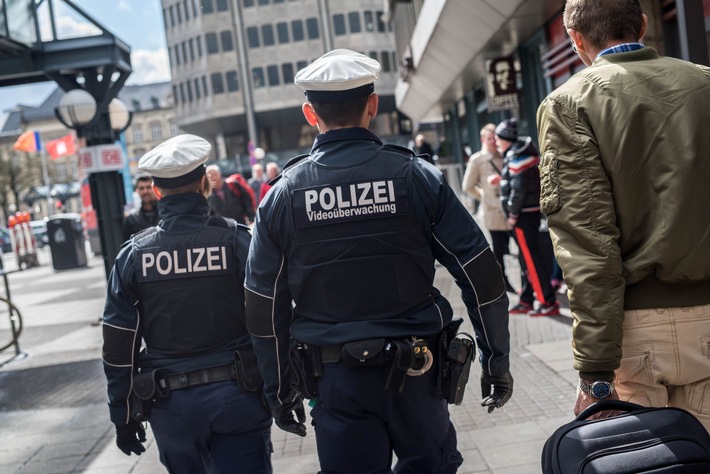 BPOL-HH: 2,9 Promille: Bundespolizei nimmt aggressiven Mann in Gewahrsam-