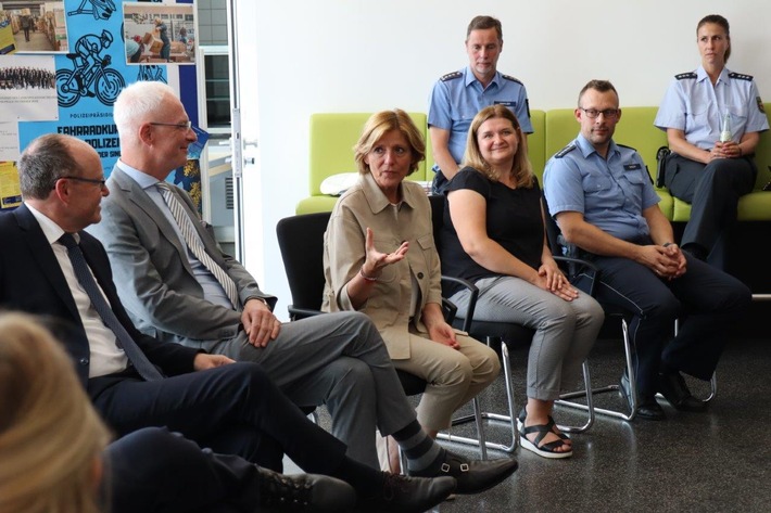 POL-PPTR: Ministerpräsidentin Malu Dreyer besucht in Begleitung von Oberbürgermeister Wolfram Leibe das Polizeipräsidium Trier