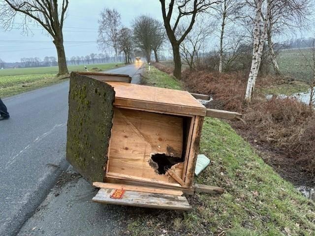 POL-CUX: Verkaufsstand zur Selbstbedienung in Kassebruch (Hagen im Bremischen) entwendet und aufgebrochen - Zeugenaufruf (Foto im Anhang)