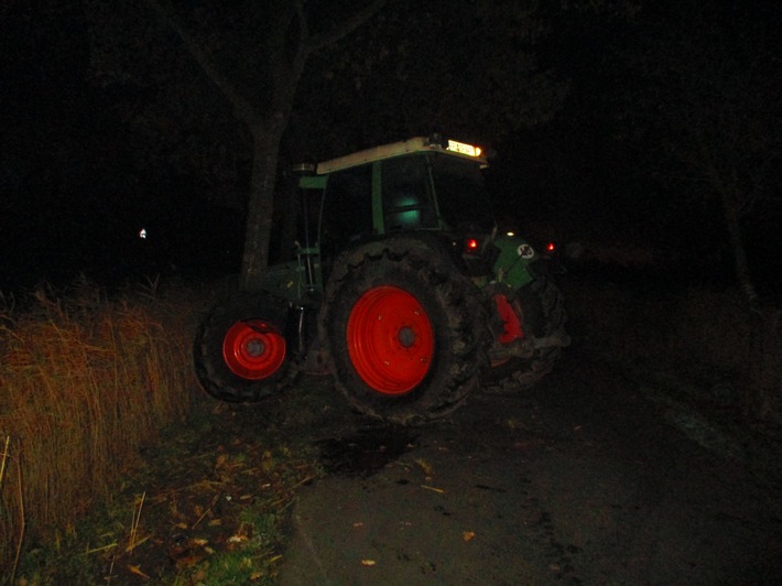 POL-WHV: Verkehrsunfall im Wangerland - alleinbeteiligt gegen einen Baum