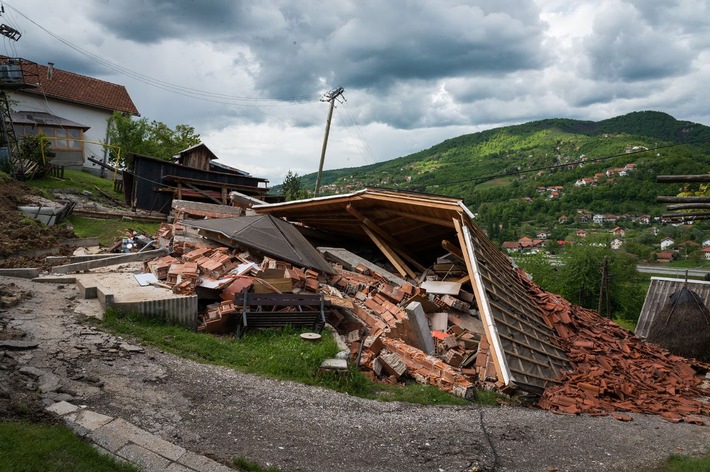 Caritas met à disposition un montant d&#039;aide d&#039;urgence de 500 000 Francs - Aide aux victimes des inondations catastrophiques en Bosnie et en Serbie (IMAGE)